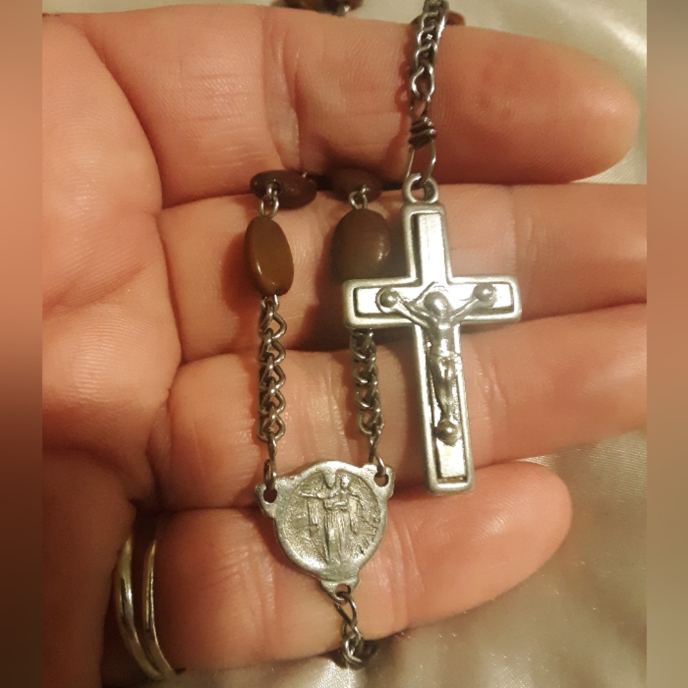 3 Vintage Rosary Turn of The Century featuring Cut Glass, Wood & Carved Bone - Picture 3 of 9
